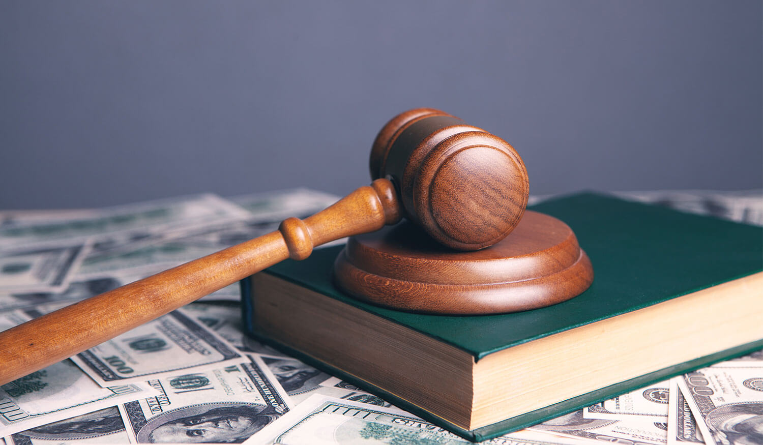 なりすまし受験（替え玉受験）は犯罪｜成立要件・共犯関係・量刑などを弁護士解説